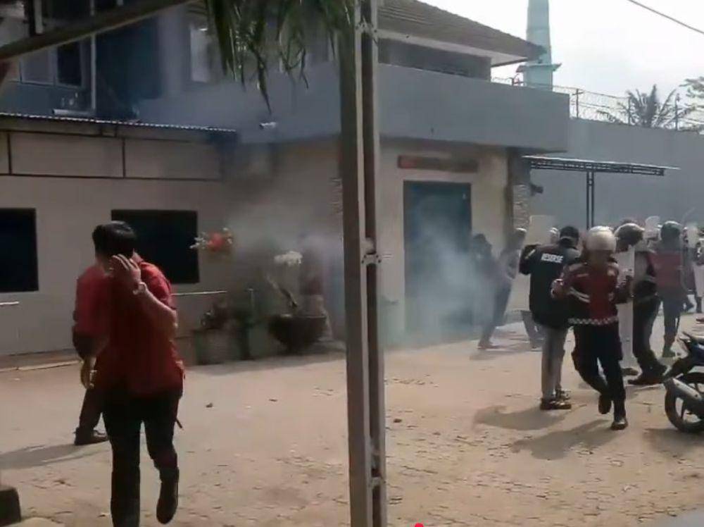 Lapas Narkotika Muara Beliti Rusuh, Ratusan Napi Lempar Batu