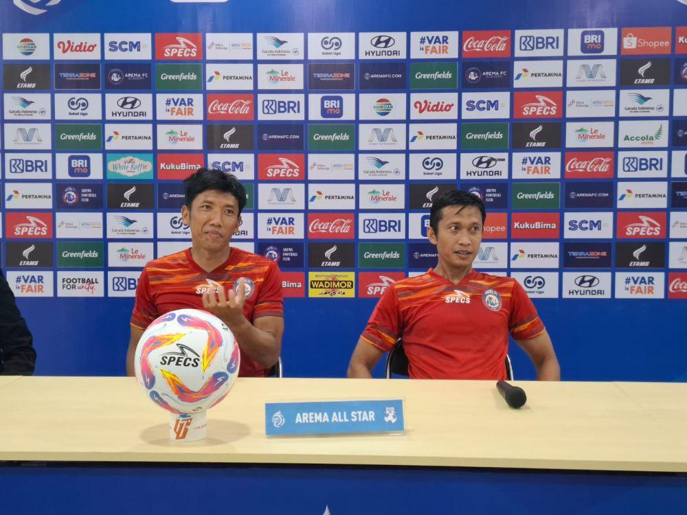 Legend Arema, Ahmad Bustomi (kiri) dan Arif Suyono (kanan). (IDN Times/Rizal Adhi Pratama)