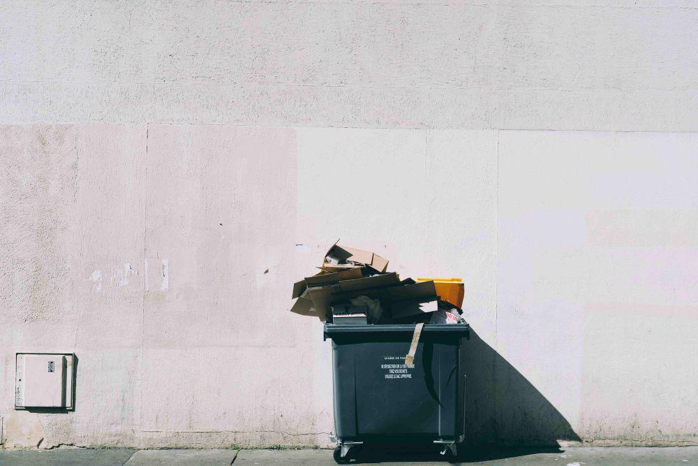 ilustrasi tempat sampah (unsplash.com/Jilbert Ebrahimi)