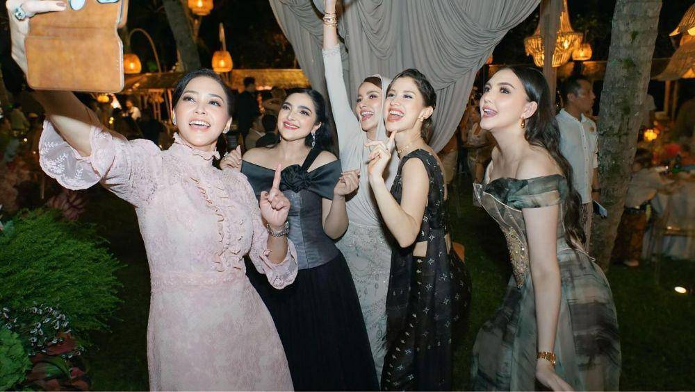 Olla Ramlan di pernikahan Luna Maya (instagram.com/ashanty_ash)