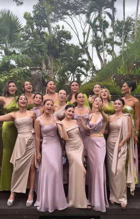 bridesmaid resepsi Luna Maya (Instagram.com/mrsayudewi)