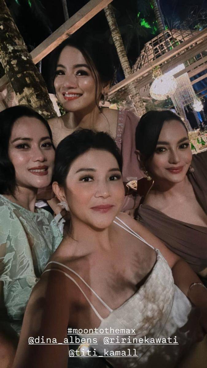 artis di resepsi Luna Maya (instagram.com/titi_kamall)