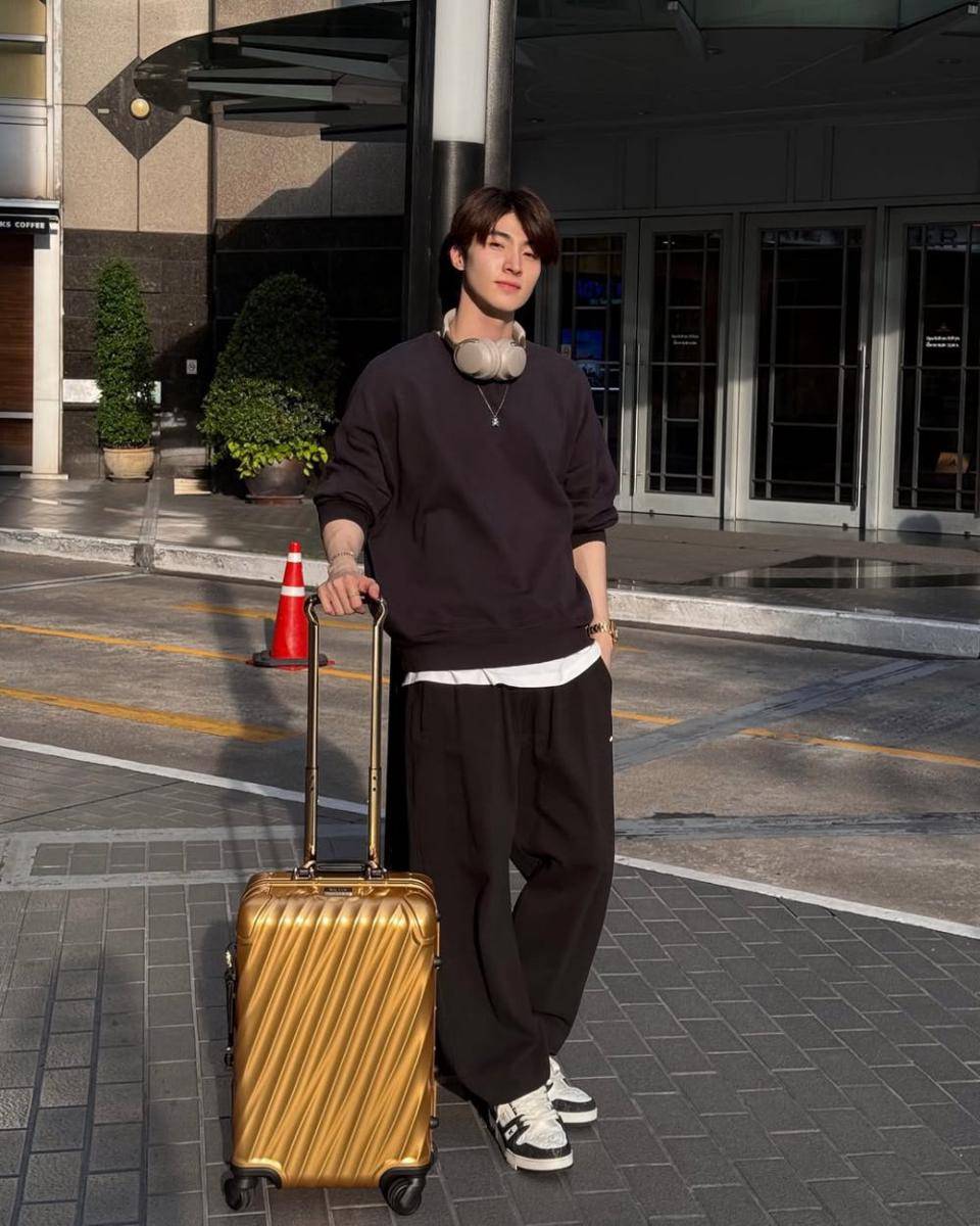 Blue Pongtiwat (instagram.com/blue_pongtiwat)