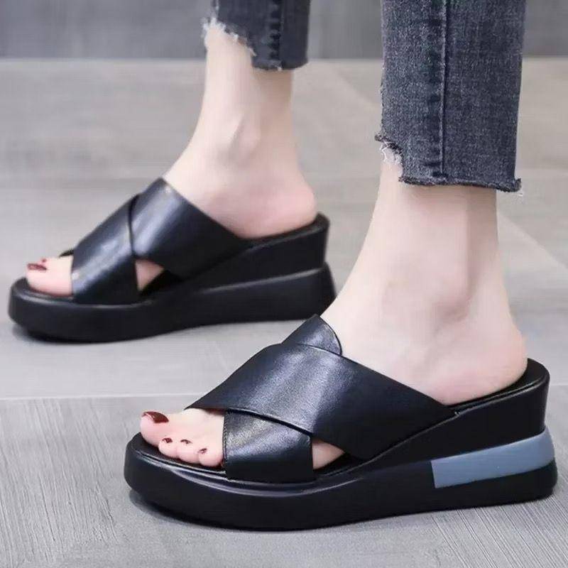 potret ide sandal wedges nuansa hitam (shopee.com/Ranjojo Official Shop)