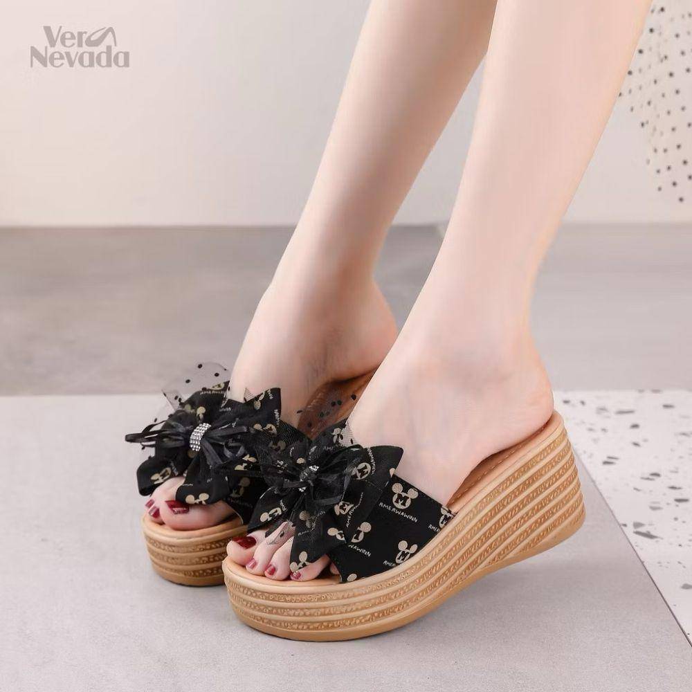 potret ide sandal wedges nuansa hitam (shopee.com/Vera Nevada Official Shop)