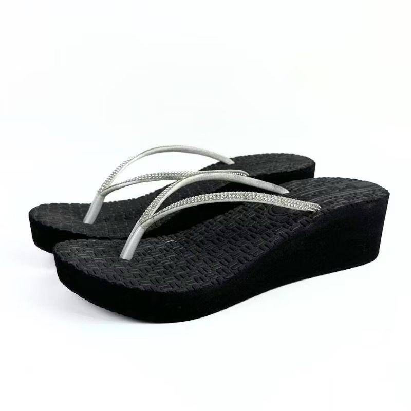 potret ide sandal wedges nuansa hitam (shopee.com/LOZTA Indonesia Official Store)