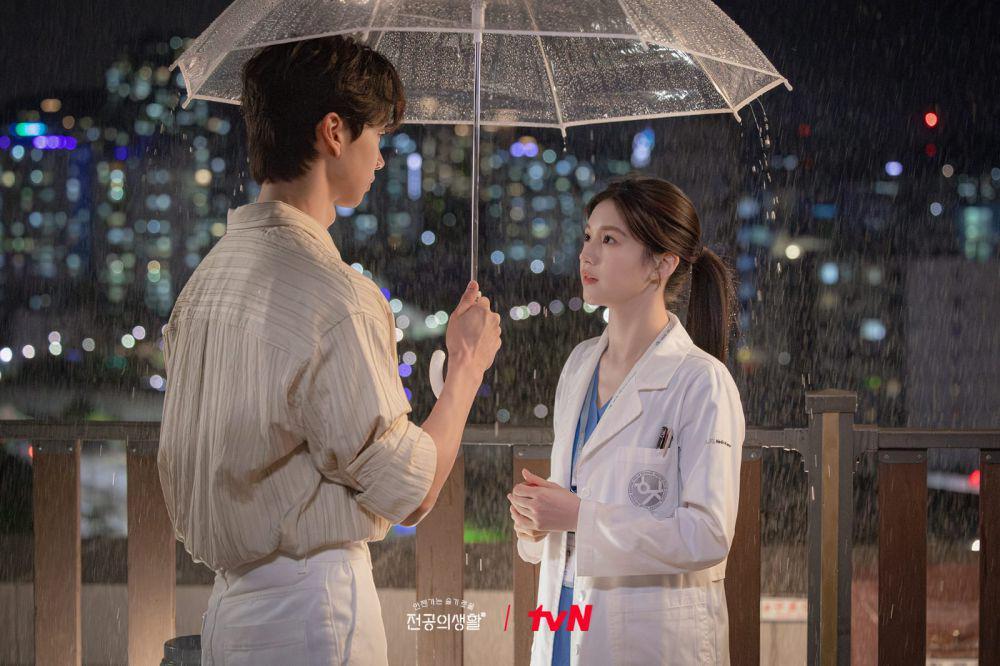 6 Adegan dengan Makna Simbolis di Drakor Resident Playbook