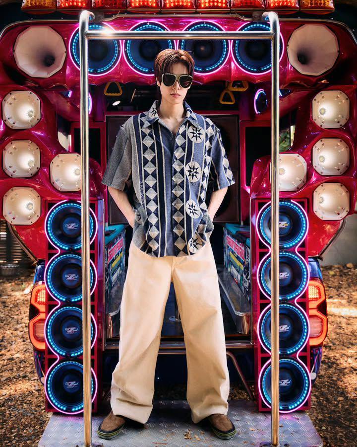 styling baggy pants ala Phuwin Tangsakyuen (instagram.com/phuwintang)