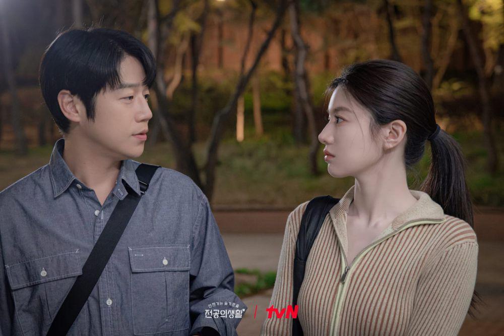 7 Kesamaan Kisah Cinta di Resident Playbook dan Hospital Playlist