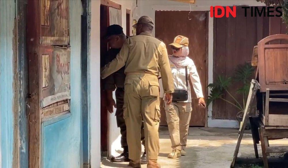 Satpol PP Ponorogo jaring 24 PSK dari warung remang-remang desa Ngrupit. IDN Times/ Riyanto.