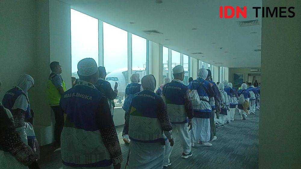 Inin Nastain/ calhaj menuju pesawat