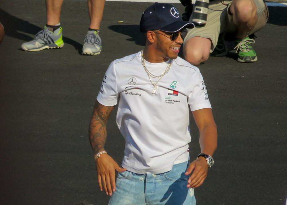 Menilik Selera Fashion Lewis Hamilton, Ikut Met Gala 2025
