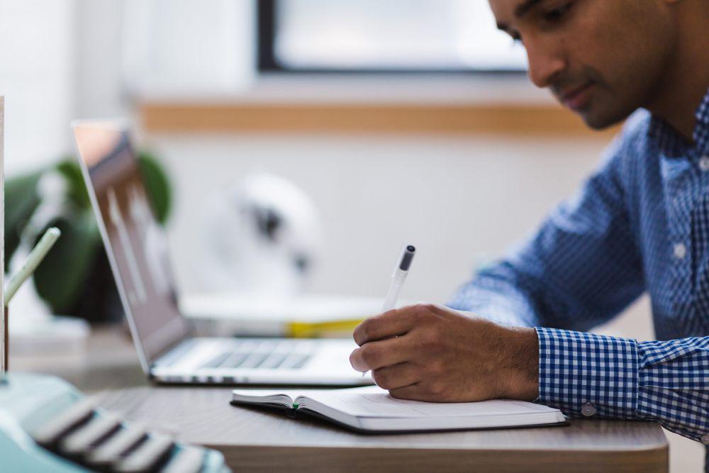 Freelance Vs Full-time, Mana yang Lebih Worth It?