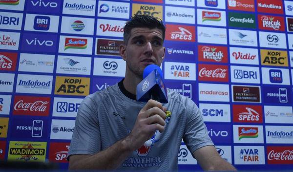 Nick Kuipers saat konferensi pers jelang Persib vs Barito, Kamis (8/5/2025). (Dok. Persib)