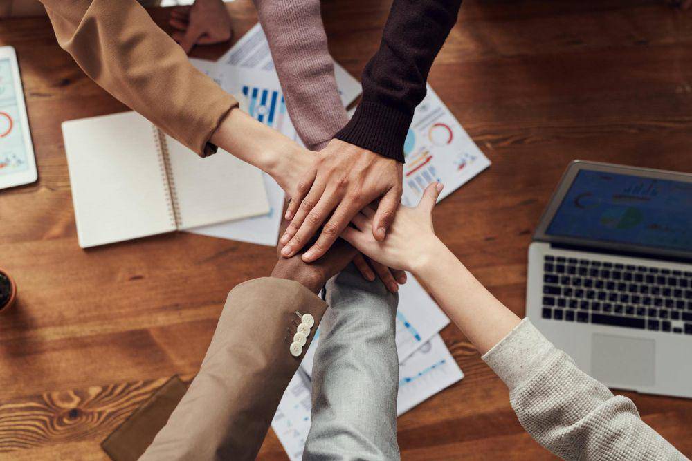 Full-time bikin kerja lebih kolaboratif (pexels.com/fauxels)