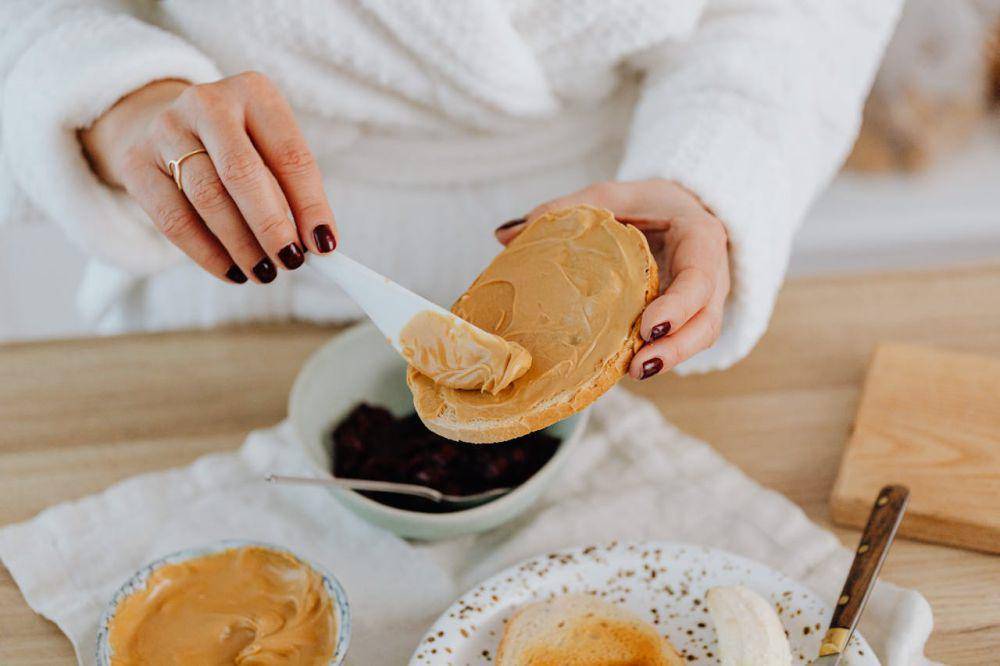 ilustrasi roti selai kacang (pexels.com/Photo By: Kaboompics.com)