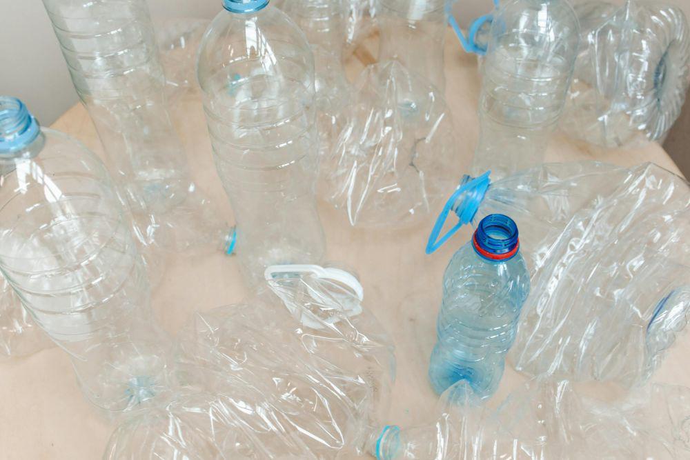 Plastik Terbuat dari Apa? Ini Penjelasan Lengkapnya!