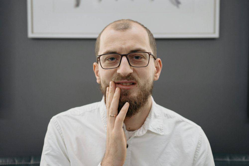 ilustrasi menunda keputusan (pexels.com/Pavel Danilyuk)