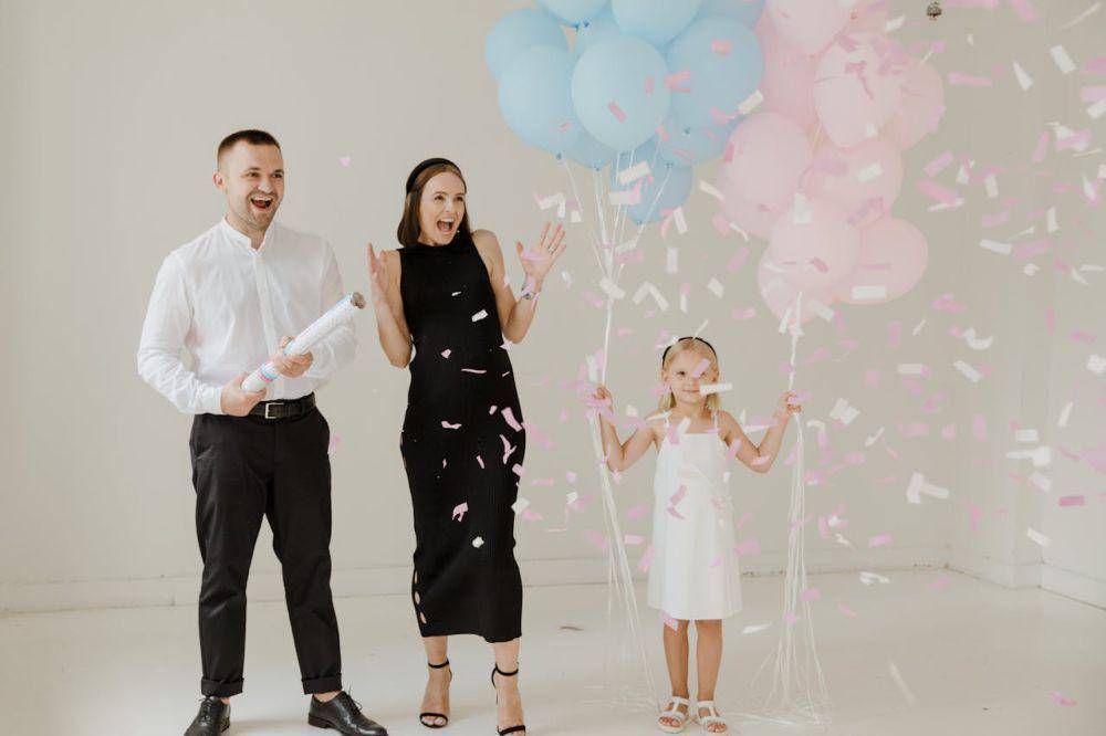 ilustrasi memakai confetti party popper (pexels.com/RDNE Stock project)