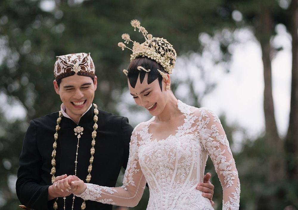 Arti Hashtag Pernikahan Luna Maya dan Maxime Bouttier, Penuh Cinta!