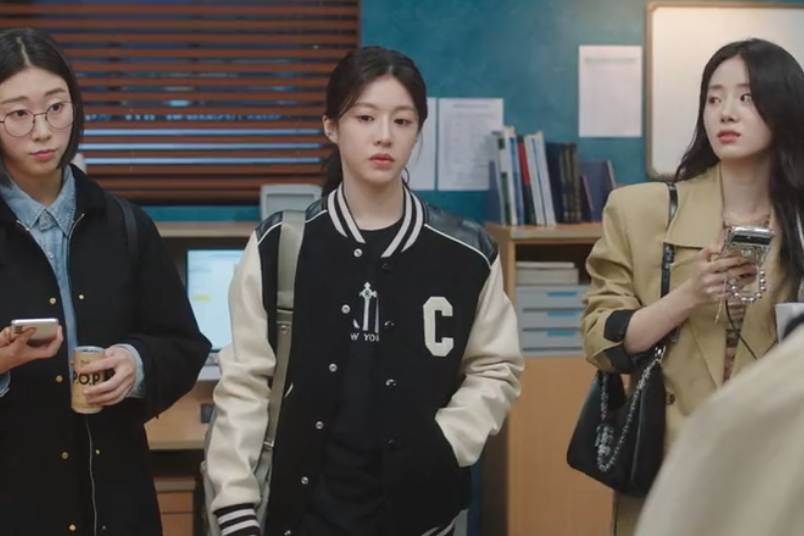 outfit Go Youn Jung di Resident Playbook (dok. tvN/Resident Playbook)
