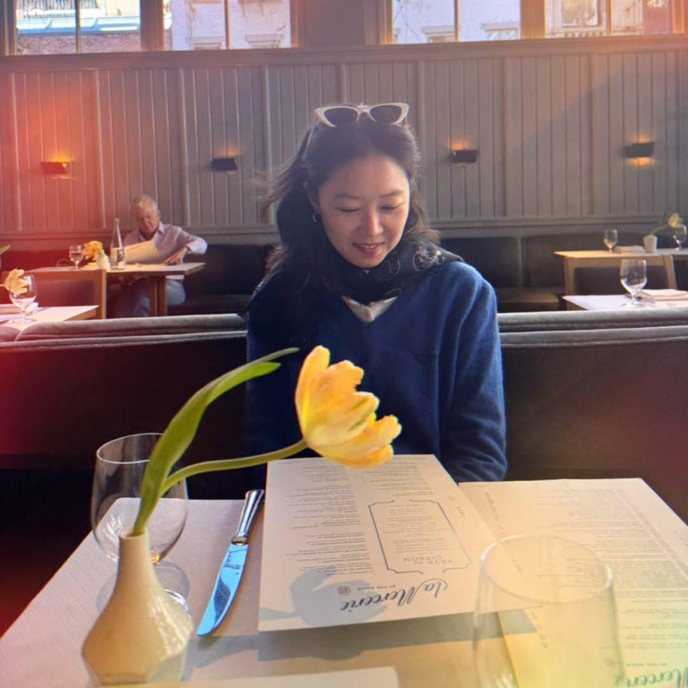 Gong Hyo Jin (instagram.com/rovvxhyo)