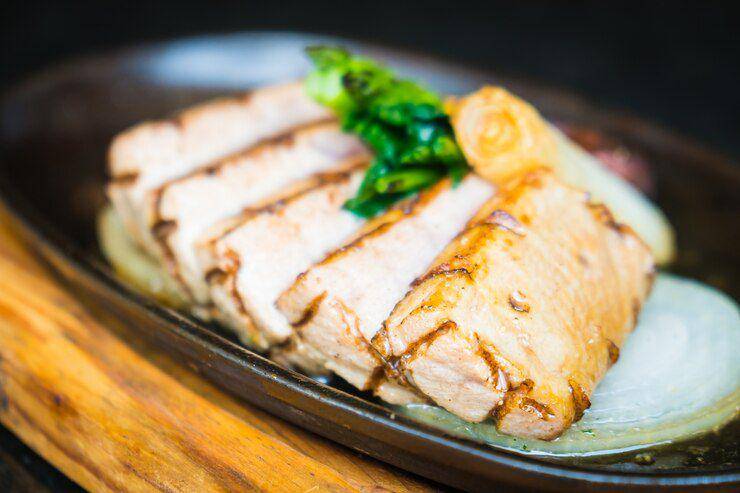 Tuna panggang (freepik.com/mrsiraphol)