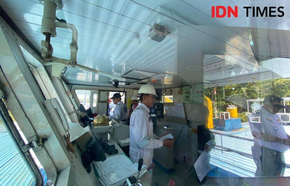 KSOP Kelas I Balikpapan menggelar ramp check massal pada seluruh armada yang melayani penyeberangan di Pelabuhan Karingau, paska insiden tenggelamnya KMP Muchlisa pada Senin (5/5/2025). (IDN Times/Erik Alfian)