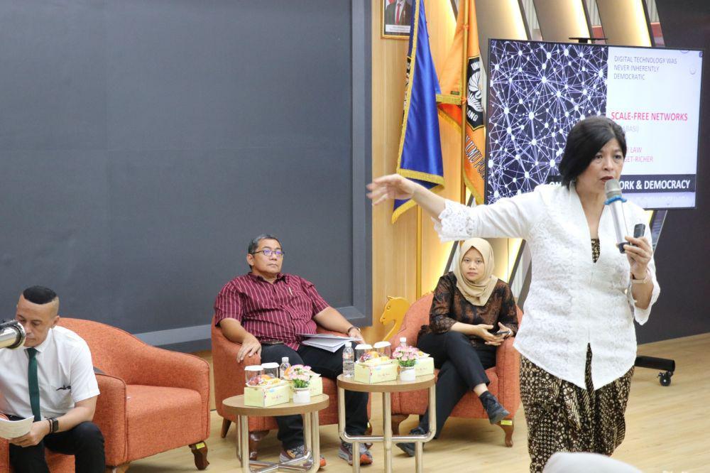 Pakar Politik: Algoritma Medsos Buat Jebakan Kapitalisme Komunikasi