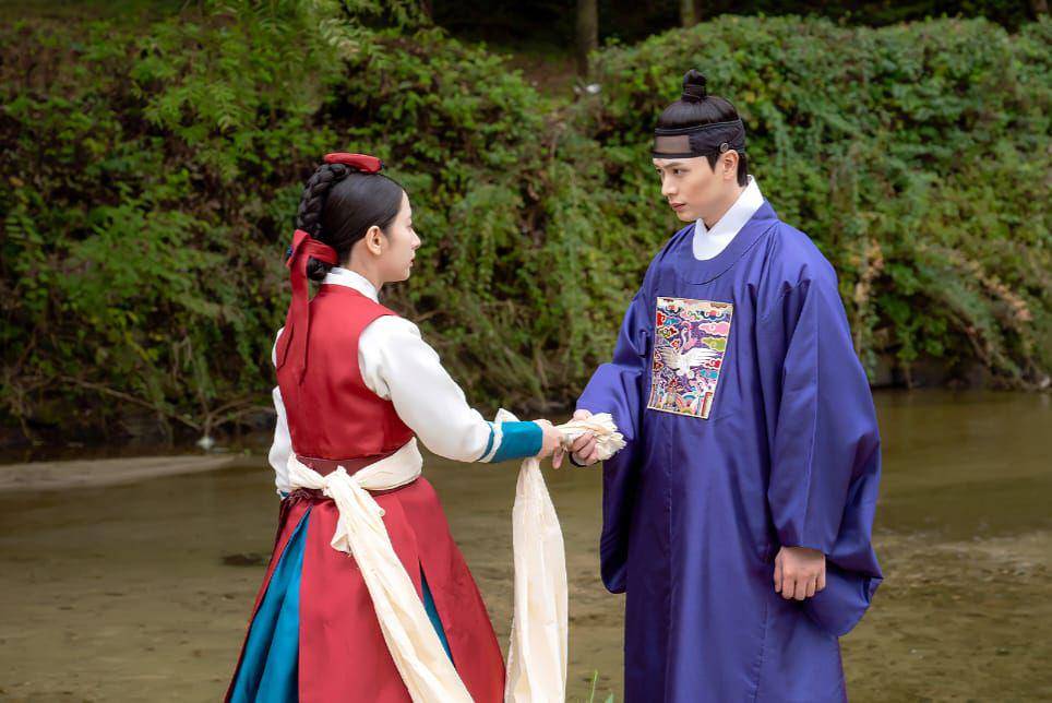 Yook Sung Jae dan Bona di KDrama The Haunted Palace (dok.SBS/The Haunted Palace)