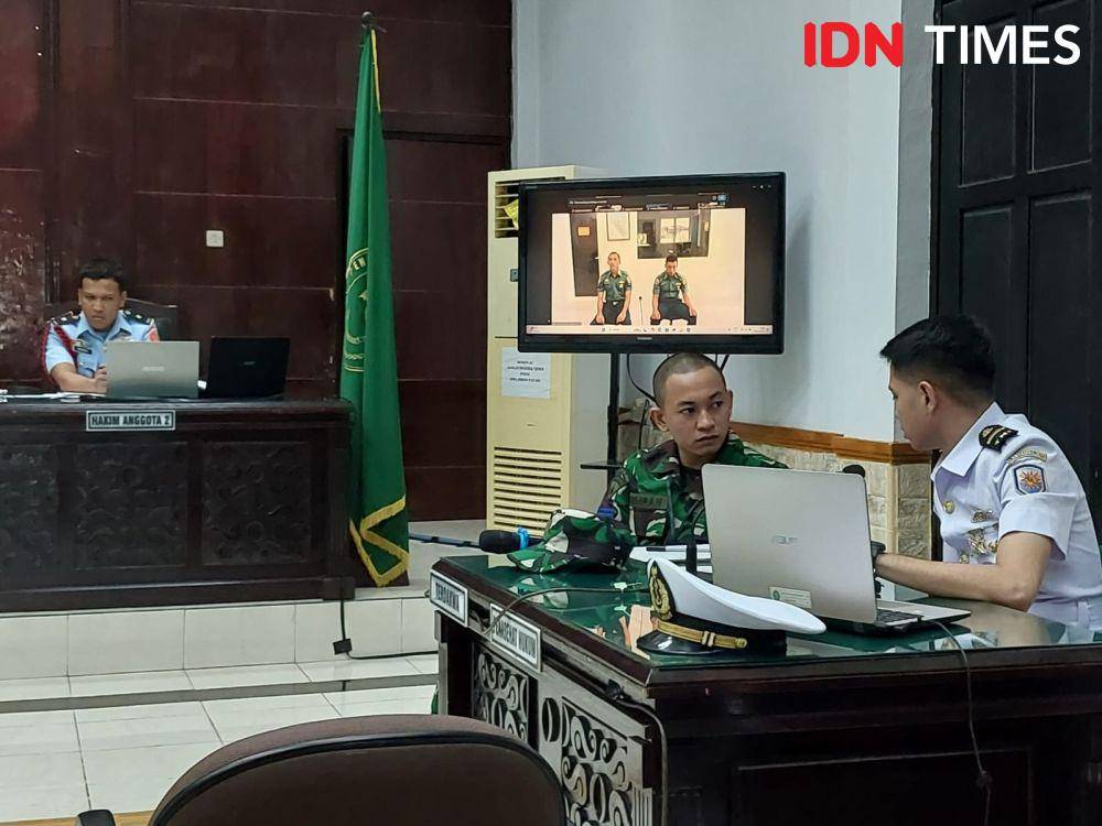 Dua saksi rekan terdakwa Jumran dihadirkan secara daring di Pengadilan Militer Banjarmasin, di Banjarbaru, Kamis (Hendra Lianor/IDN Times).