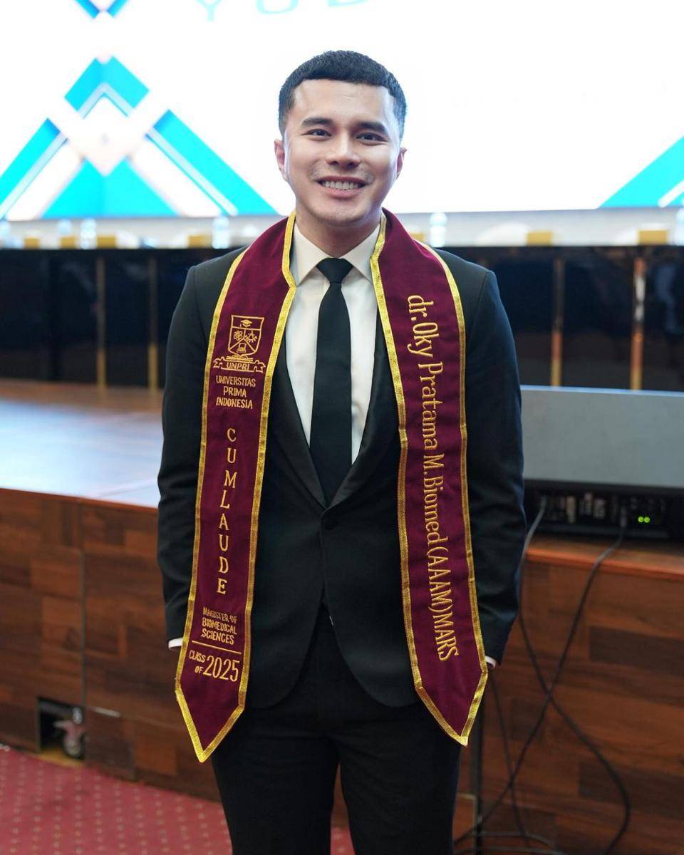 dr. Oky Pratama wisuda S2 (Instagram.com/dr.okypratamaa)