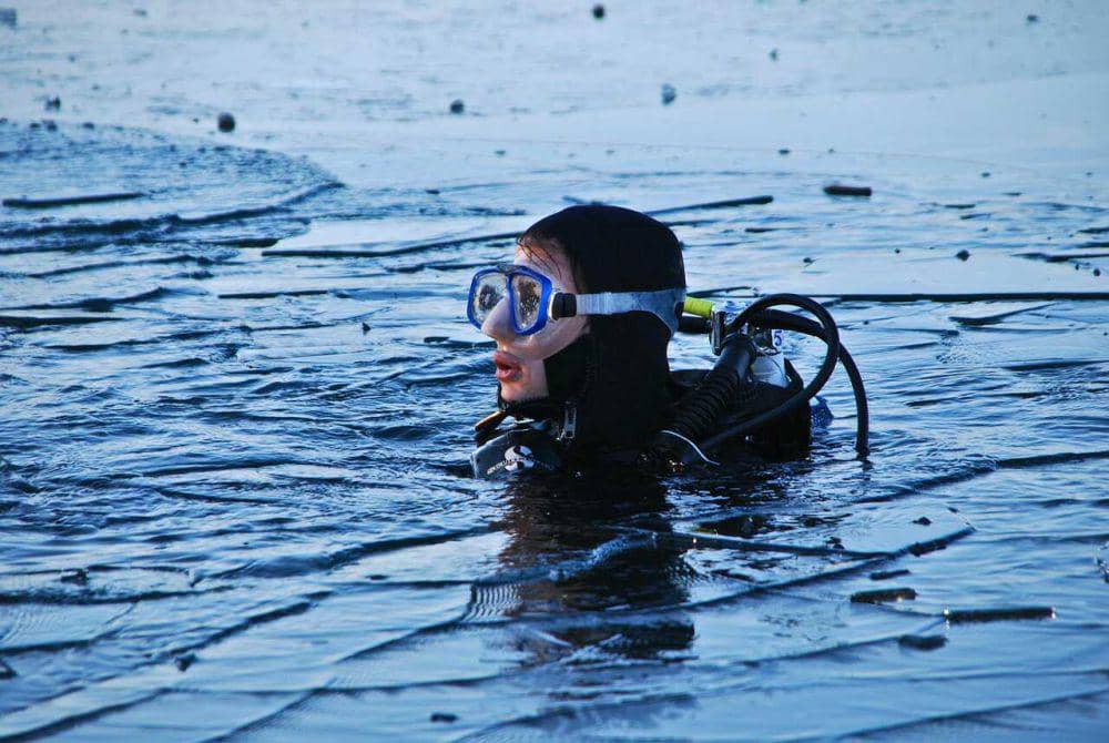 Potret scuba diving