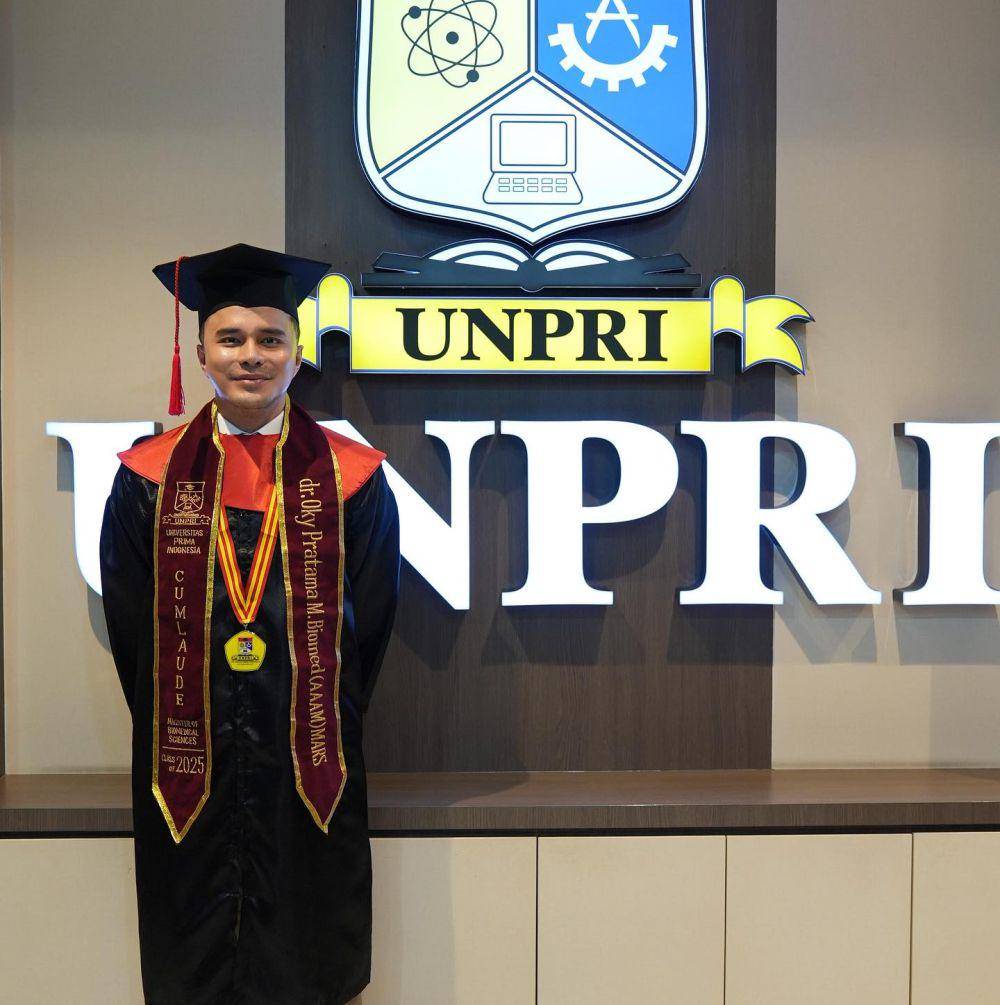dr. Oky Pratama wisuda S2 (Instagram.com/dr.okypratamaa)