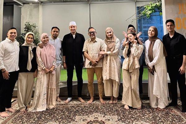 Potret Tahlilan 7 Hari Meninggalnya Ayah Mona Ratuliu