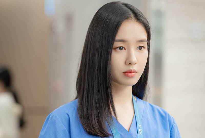 Ahn Eun Jin di drama Resident Playbook (Dok. tvN/Resident Playbook)