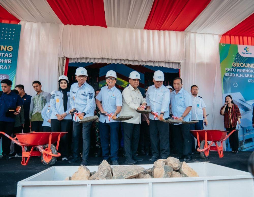 Kisah Viral Ibu Hamil Ditandu Dorong Pembangunan RSUD Pesisir Barat