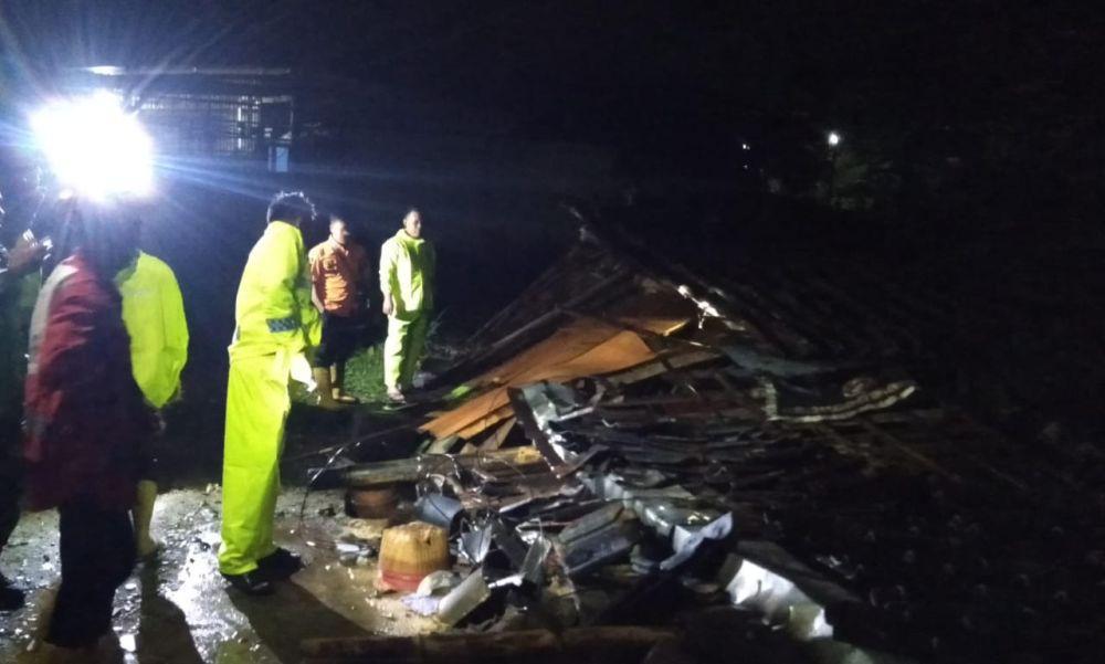 Diterjang Hujan Lebat Rumah Warga Magetan Roboh, 5 Penghuni Mengungsi