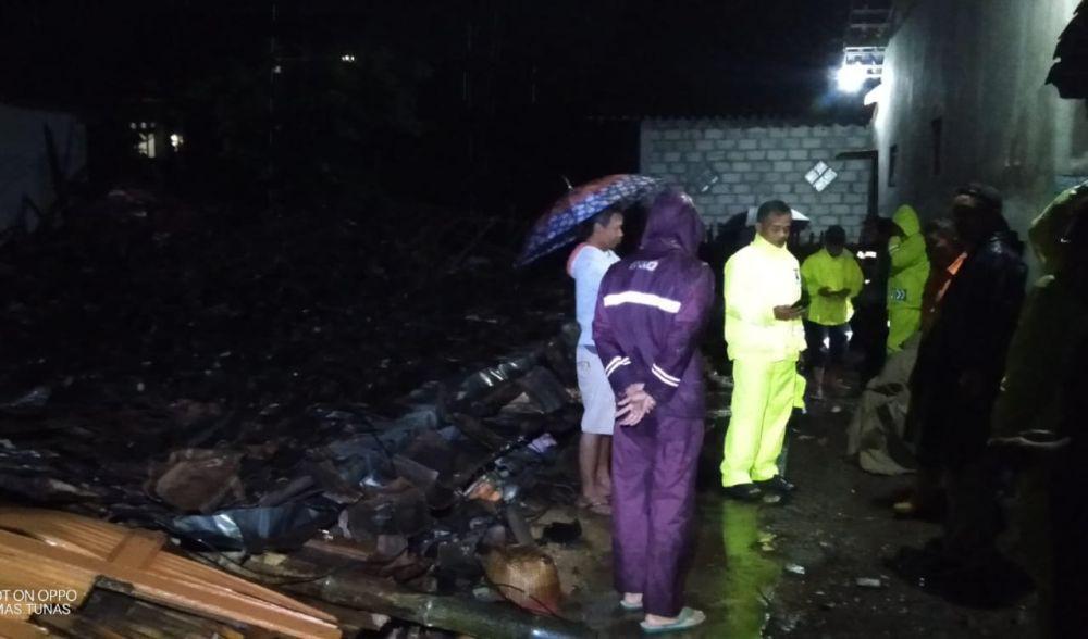 Rumah yang ditempati Sudarminto bersama anggota keluarganya di desa Terung rata dengan tanah. IDN Times/ BPBD Magetan.