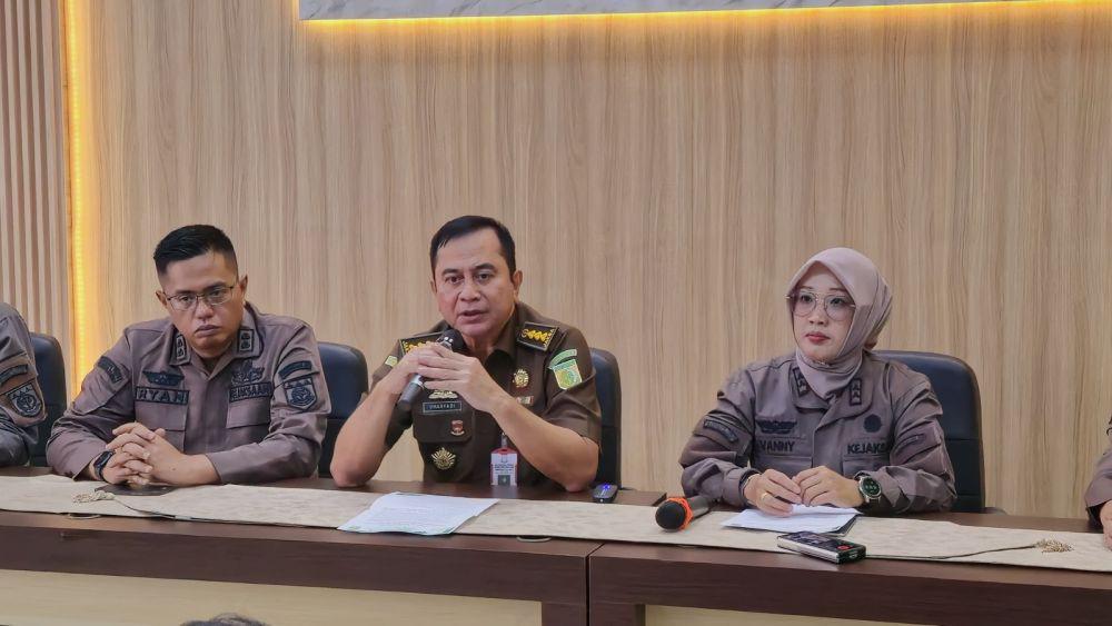 Pelimpahan berkas perkara tahap kedua tersangka dugaan korupsi (Dok: Kejati Sumsel)