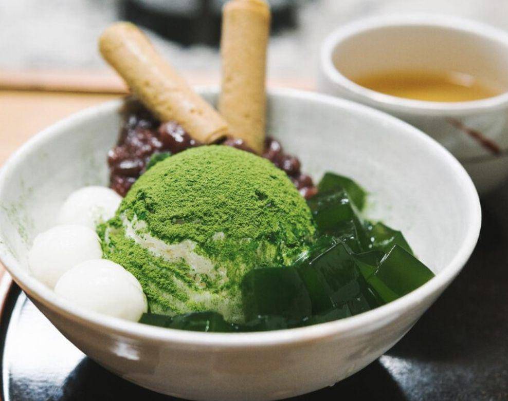 ilustrasi matcha parfait (freepik.com/EyeEm)