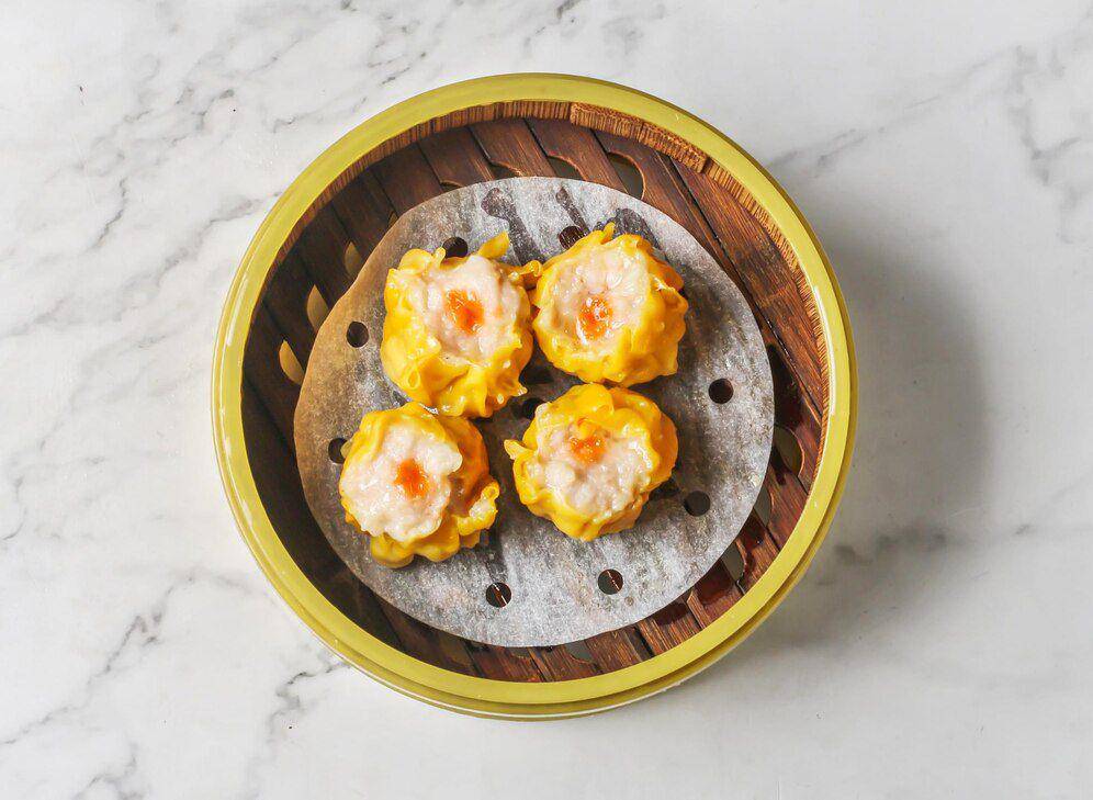 Dimsum ayam jamur saus mentai (freepik.com/foodshop)