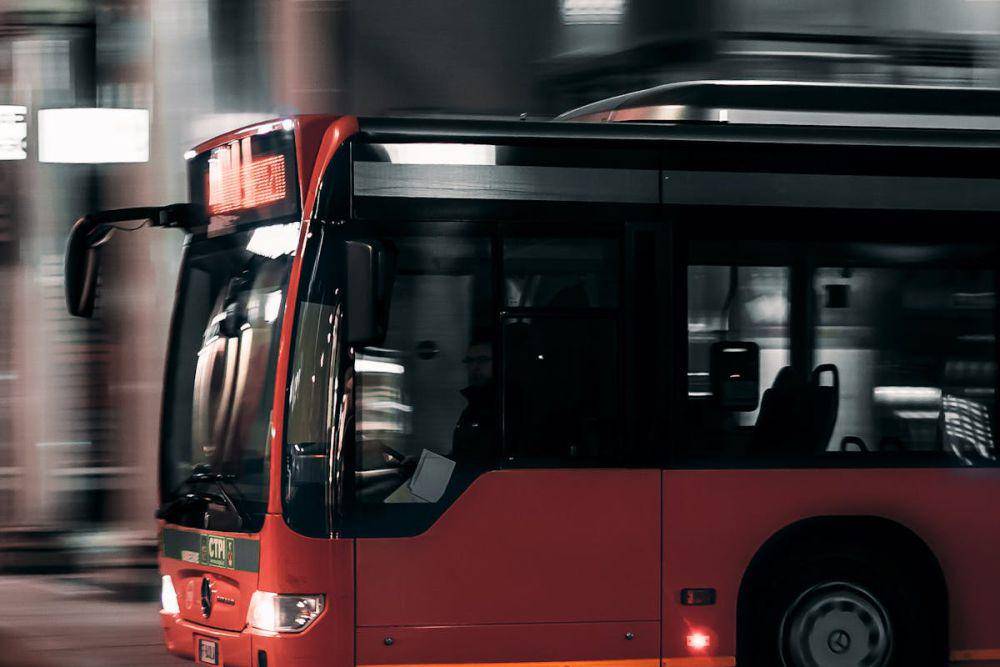 ilustrasi bus (pexels.com/Elijah O'Donnell)
