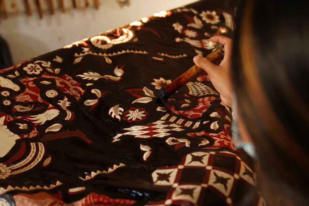 7 Alasan Batik Cocok untuk Hadiah Gen Z, Gak Lagi Terkesan Old Soul