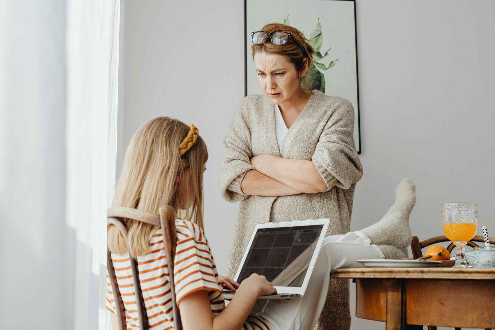 ilustrasi ibu dan anak (pexels.com/Kaboompics.com)