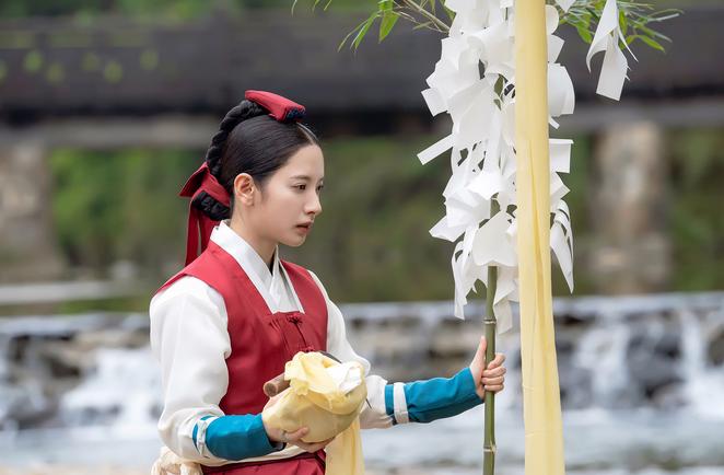 11 BTS Tantangan Bona Memerankan Yeo Ri di Drakor The Haunted Palace