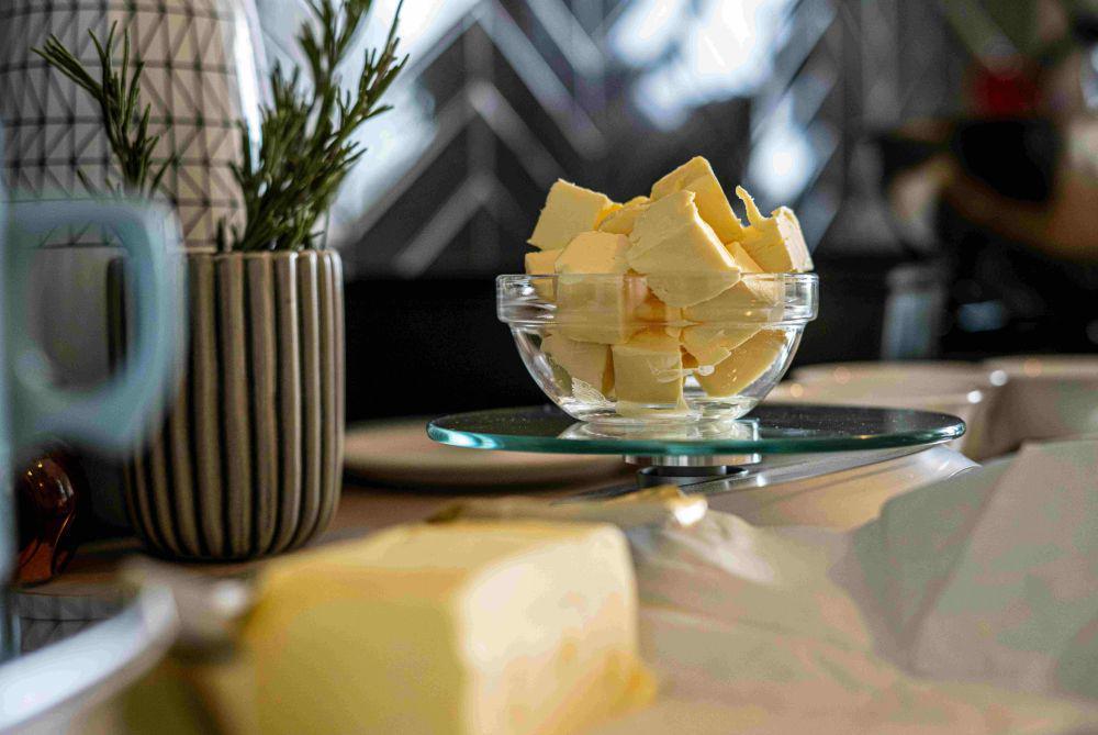 5 Cara Simpan Mentega dan Margarin di Kulkas, Gak Menyerap Aroma Lain!