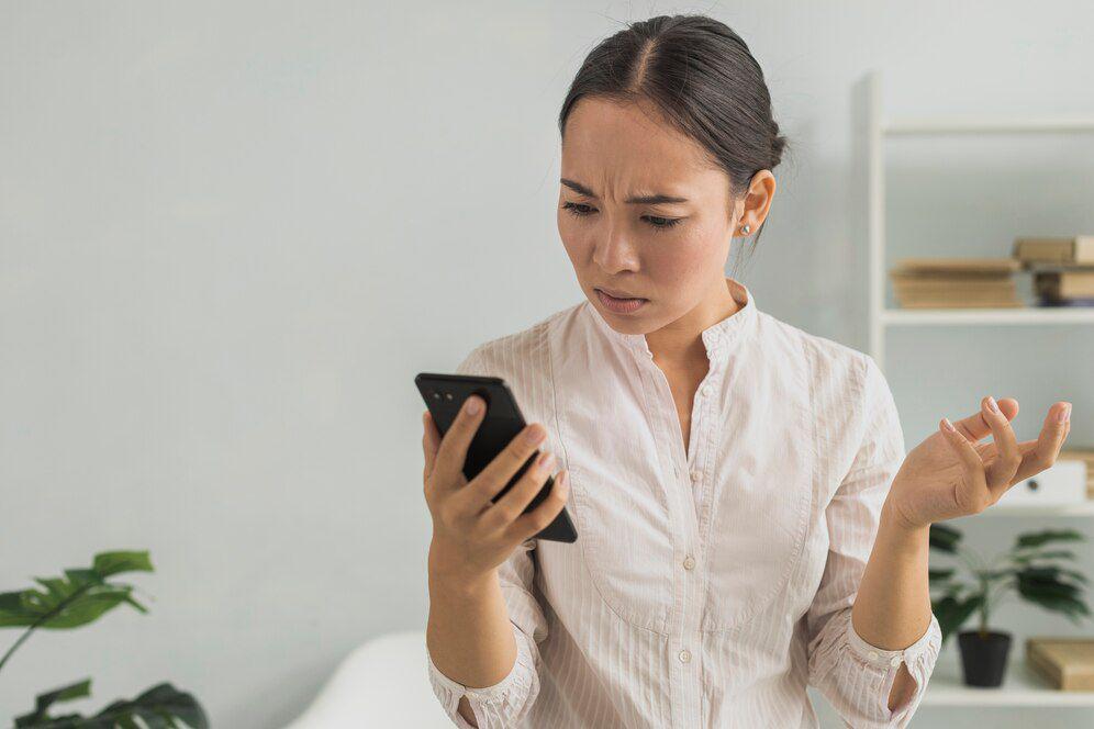 5 Hal yang Bisa Kamu Lakukan Saat Chat Dibaca, tapi Gak Dibalas