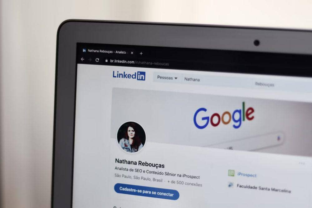 ilustrasi LinkedIn (unsplash.com/Nathana Rebouças)