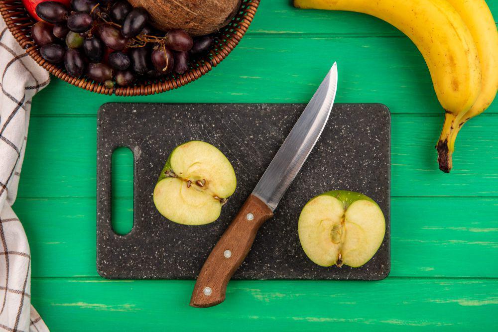 Ilustrasi paring knife (freepik.com/stockking)